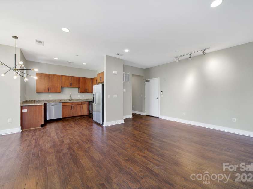 2200 Lyndhurst Avenue, Charlotte, NC 28203.  MLS# CAR4250656, YatesRealty ID 13195. 
