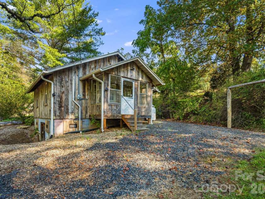 456 Maney Branch Road, Burnsville, NC 28714.  MLS# CAR4370501, YatesRealty ID 13197. 