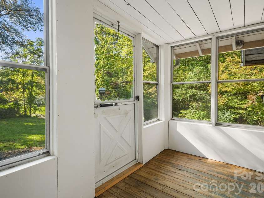 456 Maney Branch Road, Burnsville, NC 28714.  MLS# CAR4370501, YatesRealty ID 13197. 