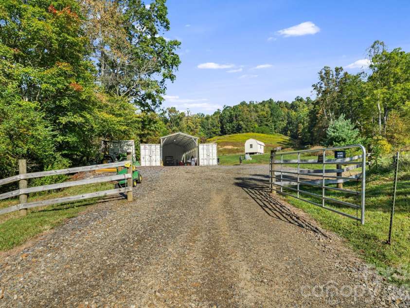 456 Maney Branch Road, Burnsville, NC 28714.  MLS# CAR4370501, YatesRealty ID 13197. 
