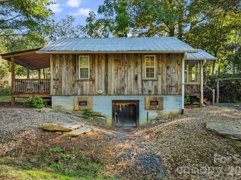 456 Maney Branch Road, Burnsville, NC 28714.  MLS# CAR4370501, YatesRealty ID 13197. 