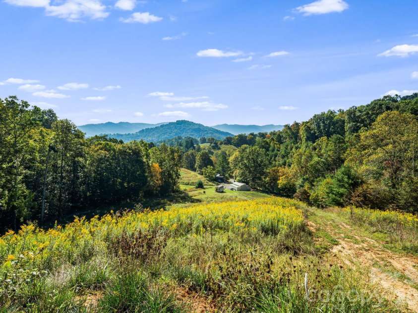 456 Maney Branch Road, Burnsville, NC 28714.  MLS# CAR4370501, YatesRealty ID 13197. 