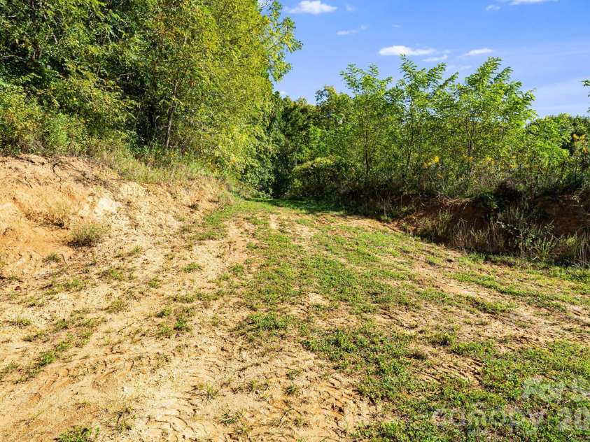 456 Maney Branch Road, Burnsville, NC 28714.  MLS# CAR4370501, YatesRealty ID 13197. 