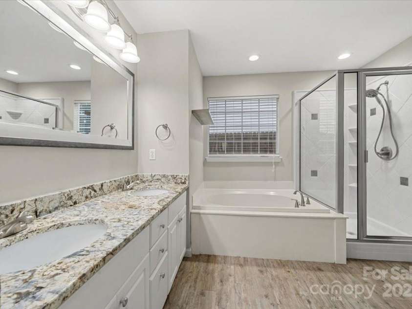 5818 Downfield Wood Drive, Charlotte, NC 28269.  MLS# CAR4253410, YatesRealty ID 13197. 