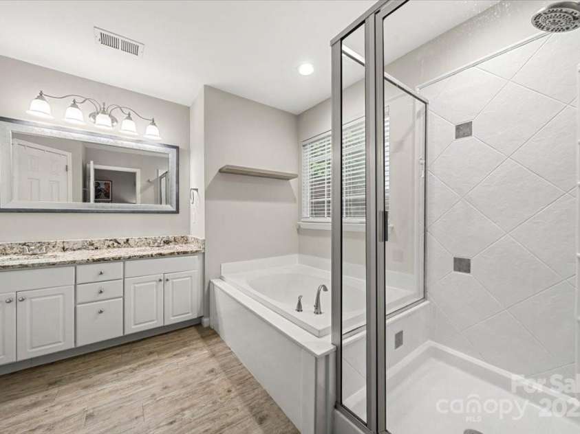 5818 Downfield Wood Drive, Charlotte, NC 28269.  MLS# CAR4253410, YatesRealty ID 13197. 