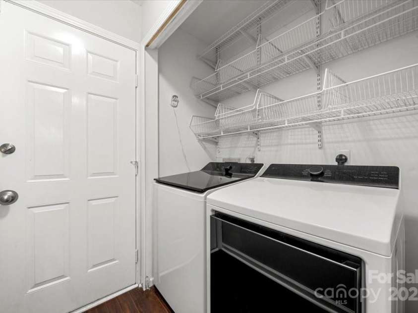 5818 Downfield Wood Drive, Charlotte, NC 28269.  MLS# CAR4253410, YatesRealty ID 13197. 