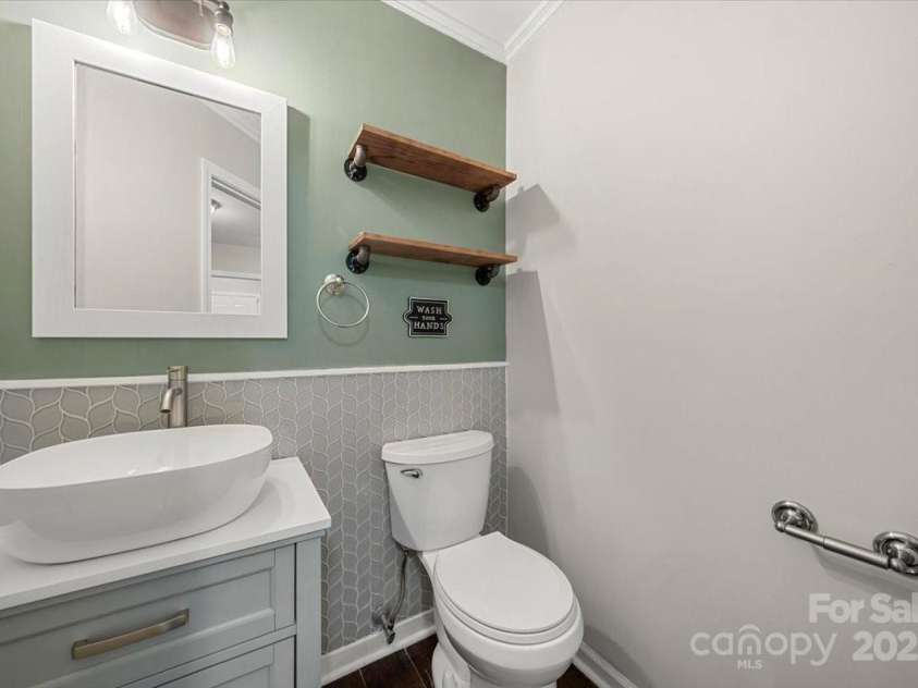 5818 Downfield Wood Drive, Charlotte, NC 28269.  MLS# CAR4253410, YatesRealty ID 13197. 