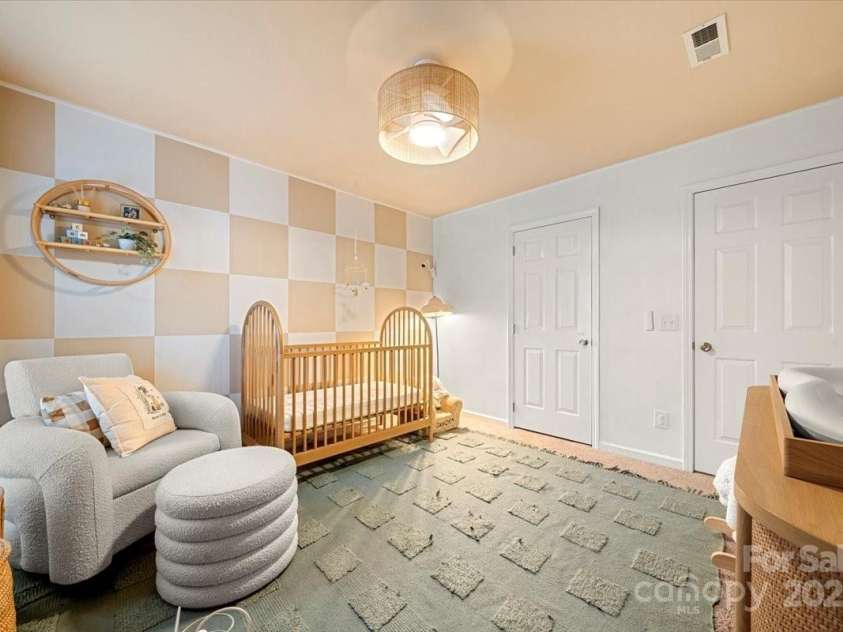 5818 Downfield Wood Drive, Charlotte, NC 28269.  MLS# CAR4253410, YatesRealty ID 13197. 