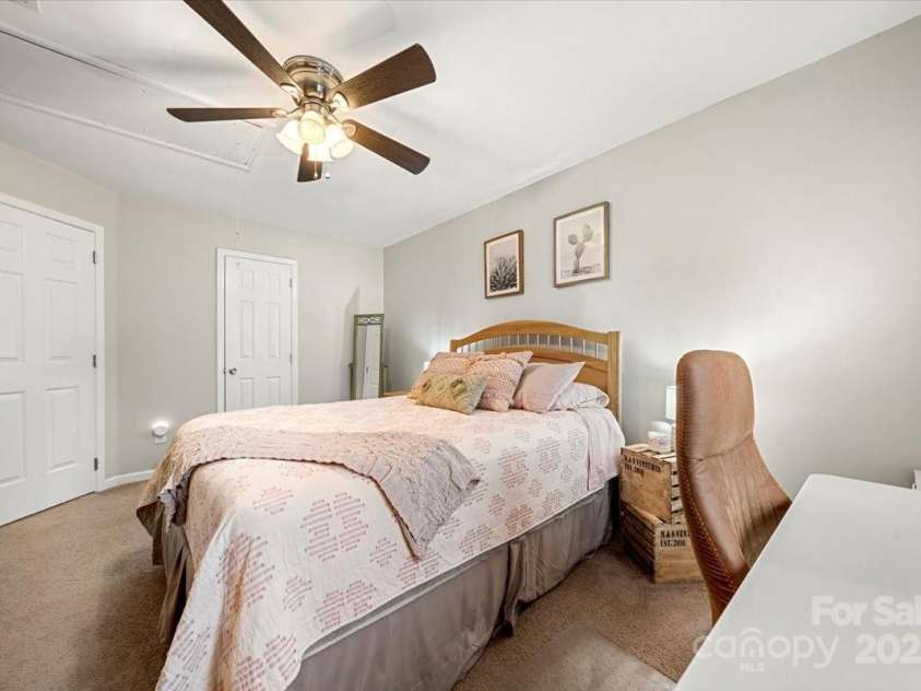 5818 Downfield Wood Drive, Charlotte, NC 28269.  MLS# CAR4253410, YatesRealty ID 13197. 
