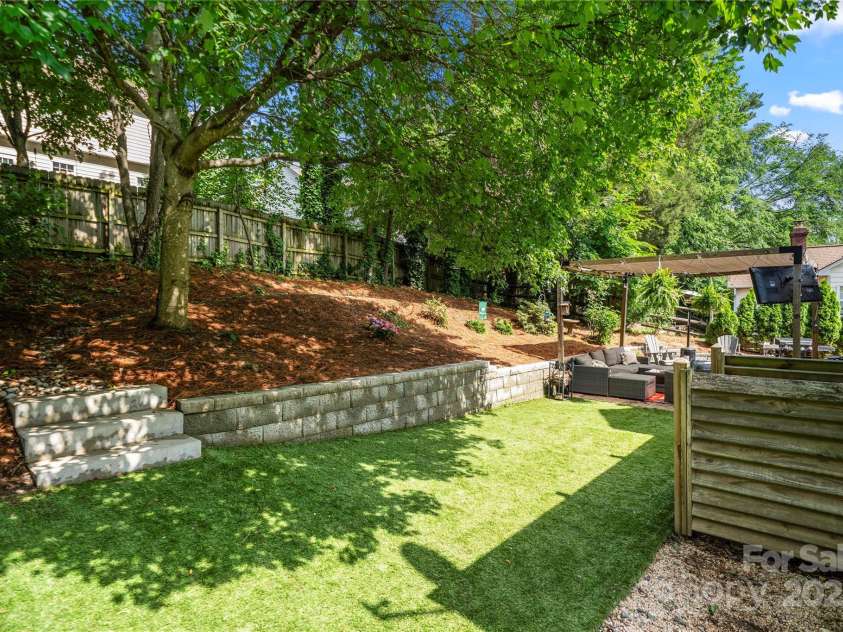 5818 Downfield Wood Drive, Charlotte, NC 28269.  MLS# CAR4253410, YatesRealty ID 13197. 