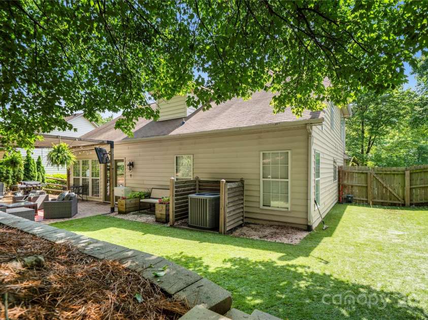 5818 Downfield Wood Drive, Charlotte, NC 28269.  MLS# CAR4253410, YatesRealty ID 13197. 