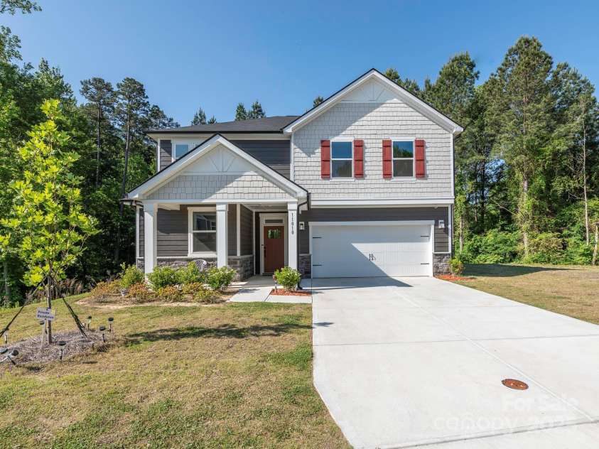 11010 Redcoat Hill Lane, Huntersville, NC 28078.  MLS# CAR4248832, YatesRealty ID 13198. Front Exterior