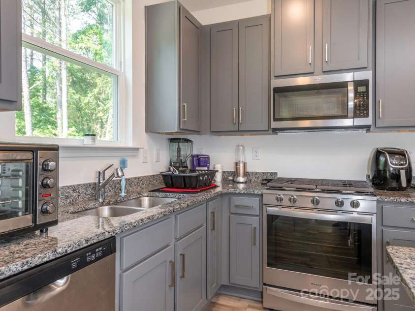 11010 Redcoat Hill Lane, Huntersville, NC 28078.  MLS# CAR4248832, YatesRealty ID 13198. Kitchen