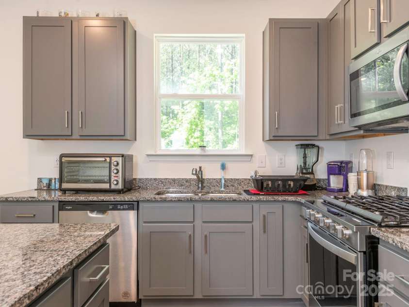 11010 Redcoat Hill Lane, Huntersville, NC 28078.  MLS# CAR4248832, YatesRealty ID 13198. Kitchen