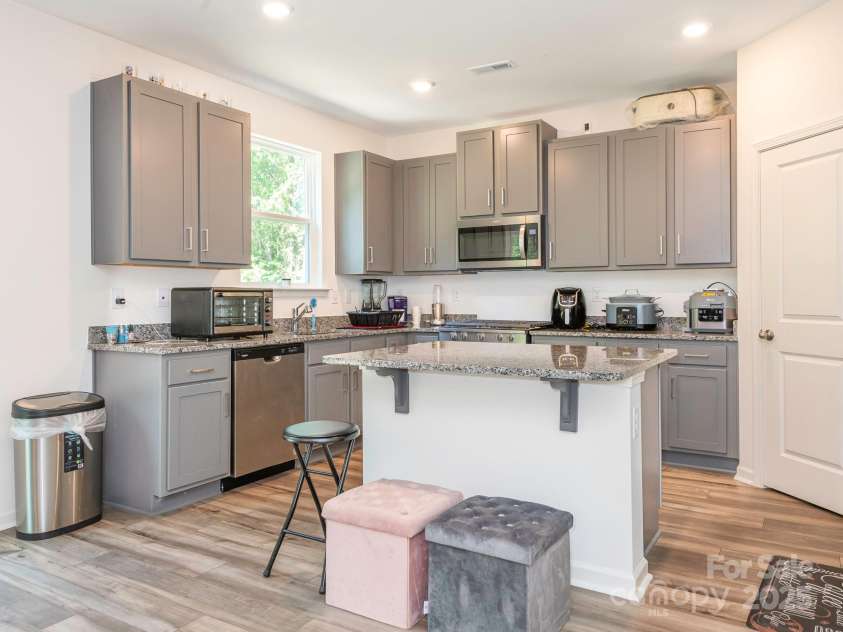 11010 Redcoat Hill Lane, Huntersville, NC 28078.  MLS# CAR4248832, YatesRealty ID 13198. Kitchen & Breakfast