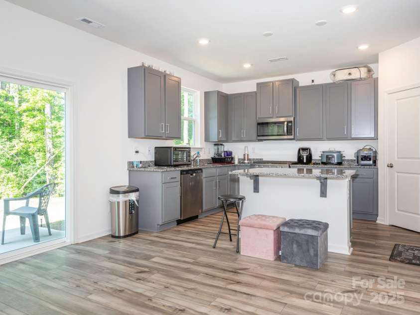 11010 Redcoat Hill Lane, Huntersville, NC 28078.  MLS# CAR4248832, YatesRealty ID 13198. Kitchen & Breakfast