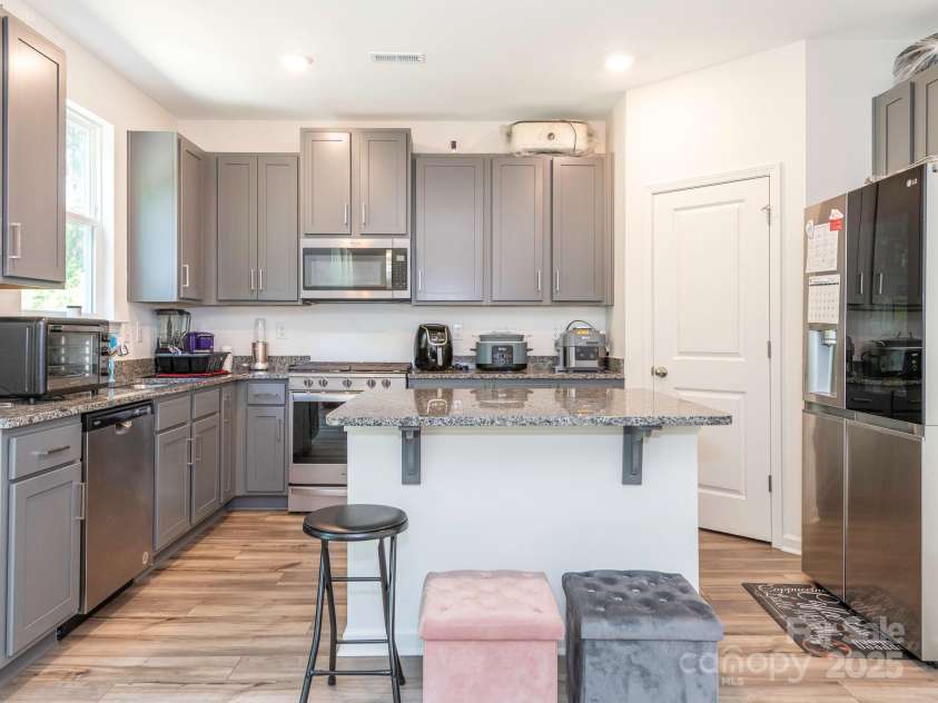 11010 Redcoat Hill Lane, Huntersville, NC 28078.  MLS# CAR4248832, YatesRealty ID 13198. Kitchen & Breakfast