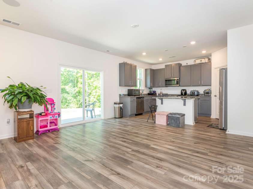 11010 Redcoat Hill Lane, Huntersville, NC 28078.  MLS# CAR4248832, YatesRealty ID 13198. Living Room