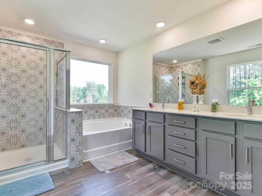 11010 Redcoat Hill Lane, Huntersville, NC 28078.  MLS# CAR4248832, YatesRealty ID 13198. Primary bathroom
