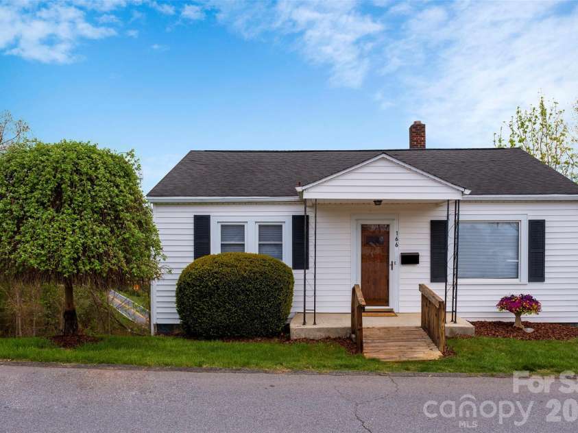 166 Spruce Street, Canton, NC 28716.  MLS# CAR4370181, YatesRealty ID 13198. 