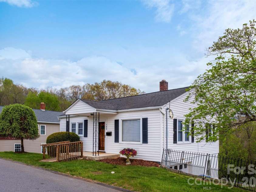 166 Spruce Street, Canton, NC 28716.  MLS# CAR4370181, YatesRealty ID 13198. 