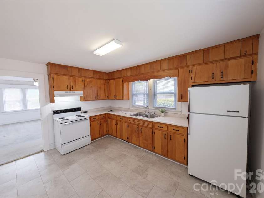 166 Spruce Street, Canton, NC 28716.  MLS# CAR4370181, YatesRealty ID 13198. 