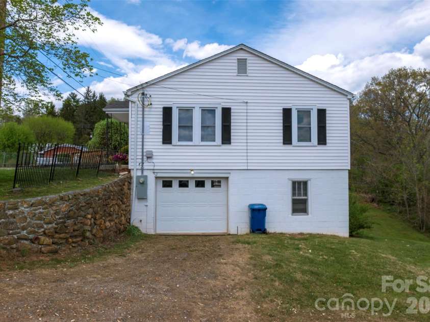 166 Spruce Street, Canton, NC 28716.  MLS# CAR4370181, YatesRealty ID 13198. 