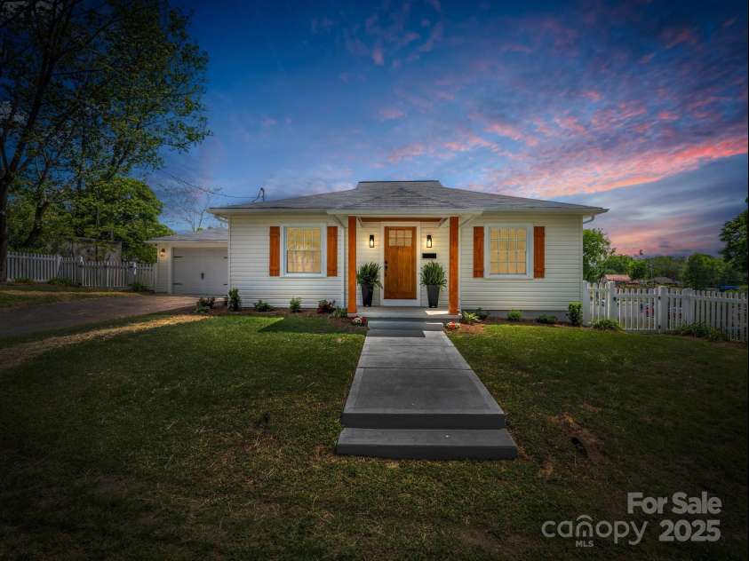 411 Sycamore Street, Lincolnton, NC 28092.  MLS# CAR4257248, YatesRealty ID 13199. 