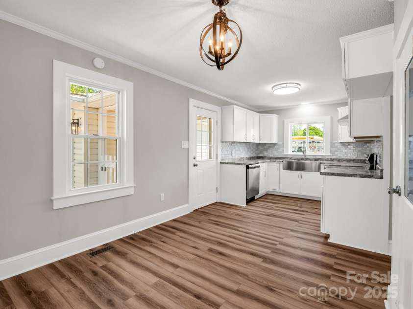 411 Sycamore Street, Lincolnton, NC 28092.  MLS# CAR4257248, YatesRealty ID 13199. Dining area