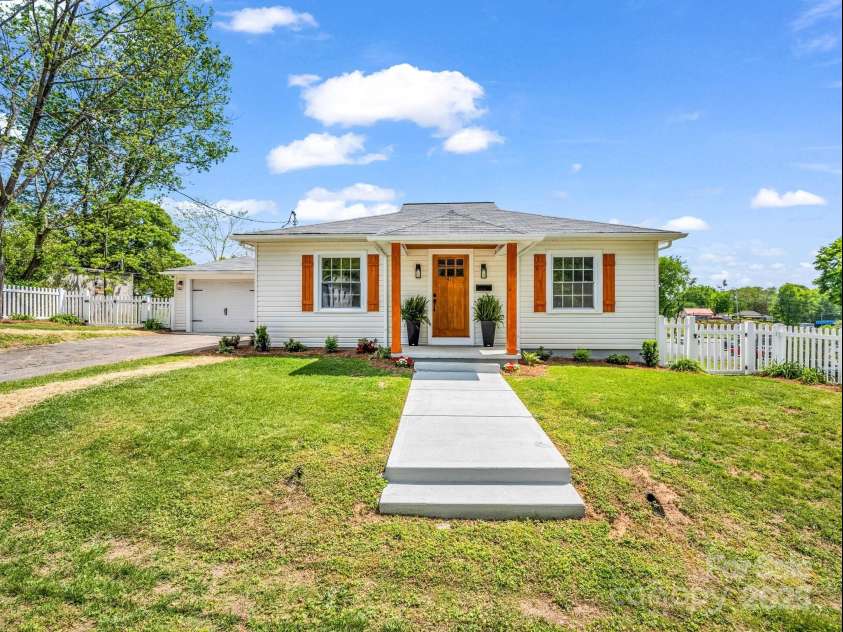 411 Sycamore Street, Lincolnton, NC 28092.  MLS# CAR4257248, YatesRealty ID 13199. Front