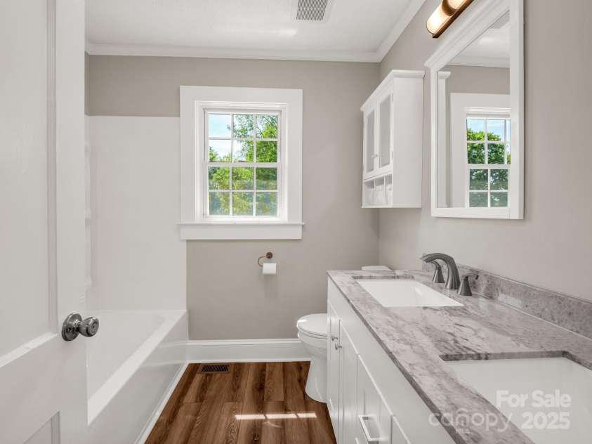 411 Sycamore Street, Lincolnton, NC 28092.  MLS# CAR4257248, YatesRealty ID 13199. Full bath