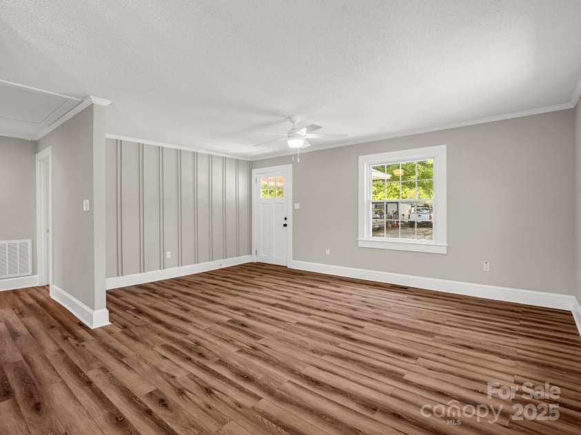 411 Sycamore Street, Lincolnton, NC 28092.  MLS# CAR4257248, YatesRealty ID 13199. LR