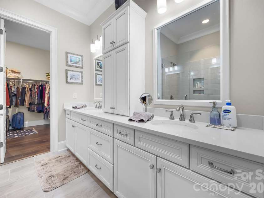 5926 Tindall Park Drive, Charlotte, NC 28210.  MLS# CAR4345108, YatesRealty ID 13199. 