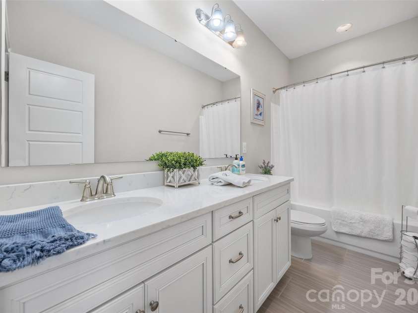 5926 Tindall Park Drive, Charlotte, NC 28210.  MLS# CAR4345108, YatesRealty ID 13199. 