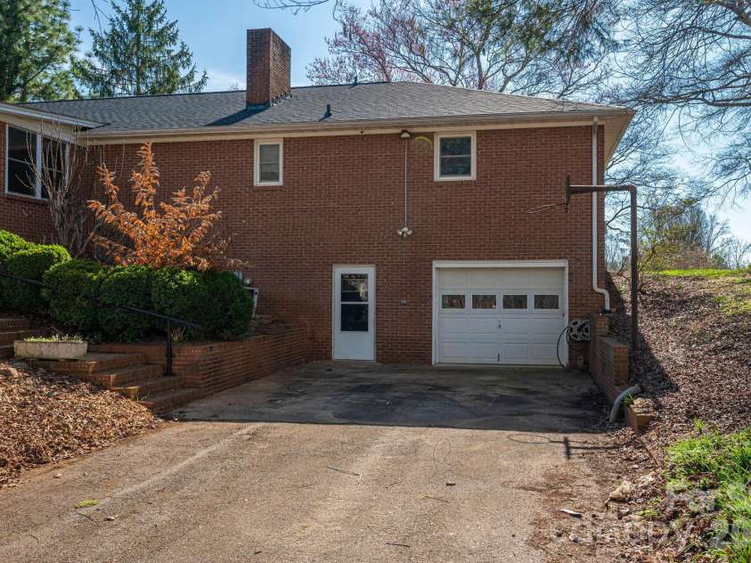 221 Lee Black Road, Cherryville, NC 28021.  MLS# CAR4350186, YatesRealty ID 13200. 