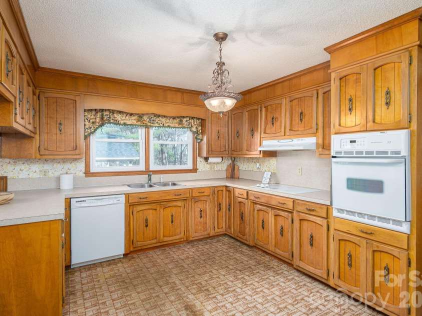 221 Lee Black Road, Cherryville, NC 28021.  MLS# CAR4350186, YatesRealty ID 13200. 