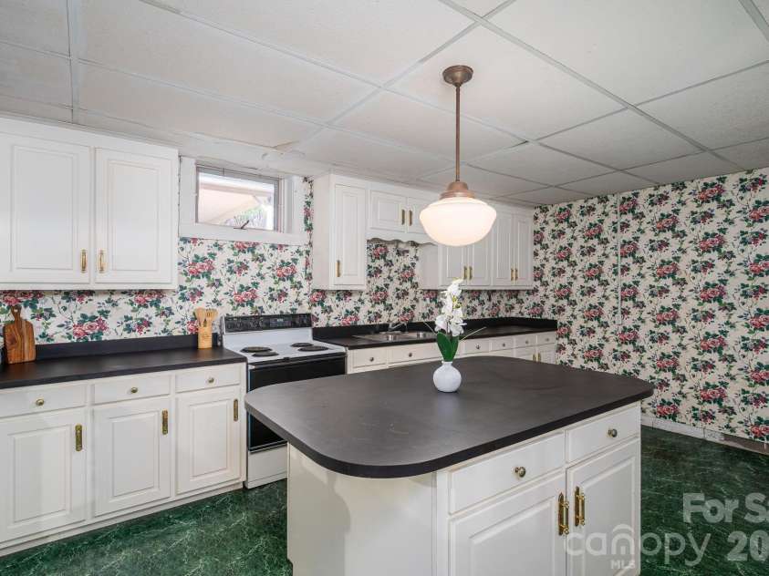 221 Lee Black Road, Cherryville, NC 28021.  MLS# CAR4350186, YatesRealty ID 13200. 