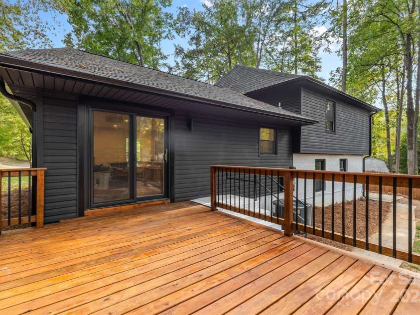 509 Selkirk Place, Charlotte, NC 28270.  MLS# CAR4307082, YatesRealty ID 13200. 