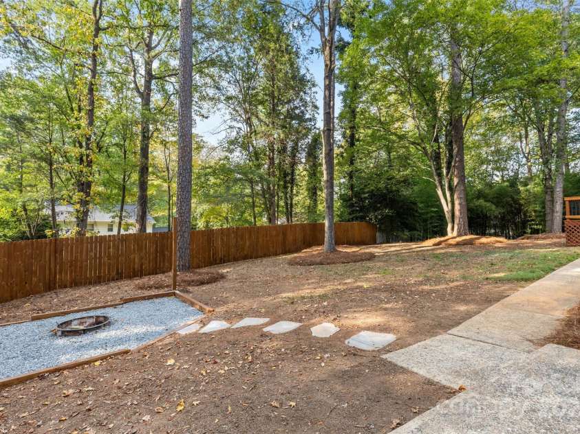 509 Selkirk Place, Charlotte, NC 28270.  MLS# CAR4307082, YatesRealty ID 13200. 
