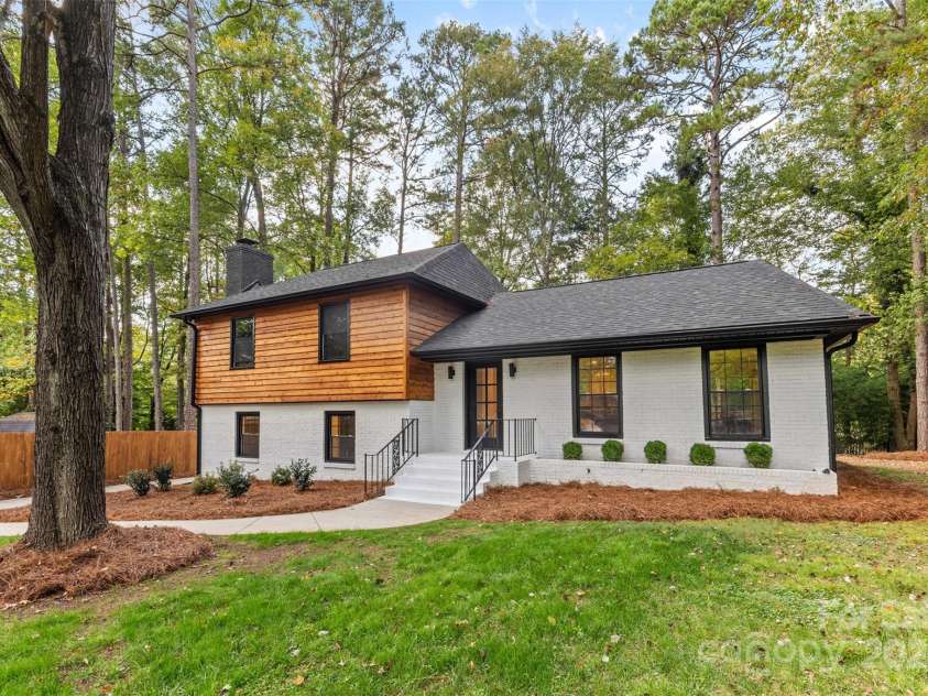 509 Selkirk Place, Charlotte, NC 28270.  MLS# CAR4307082, YatesRealty ID 13200. 