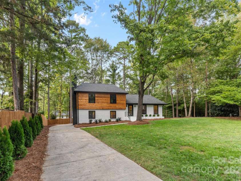509 Selkirk Place, Charlotte, NC 28270.  MLS# CAR4307082, YatesRealty ID 13200. 