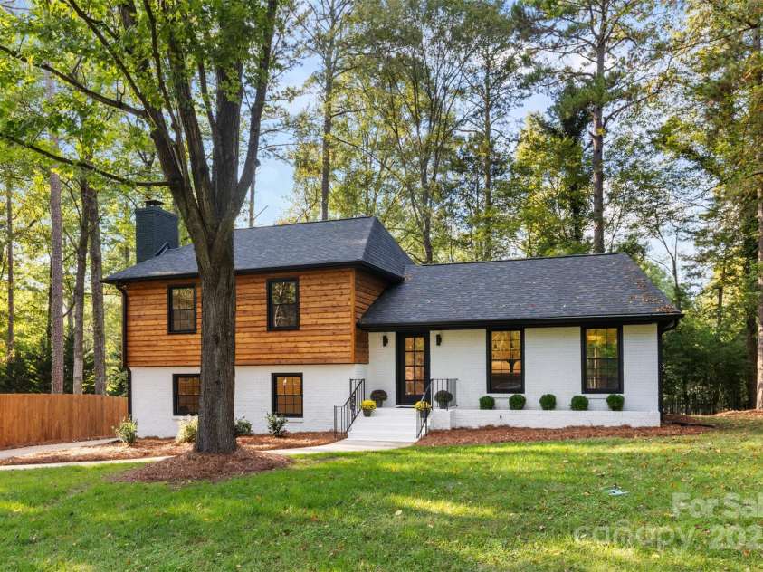 509 Selkirk Place, Charlotte, NC 28270.  MLS# CAR4307082, YatesRealty ID 13200. 