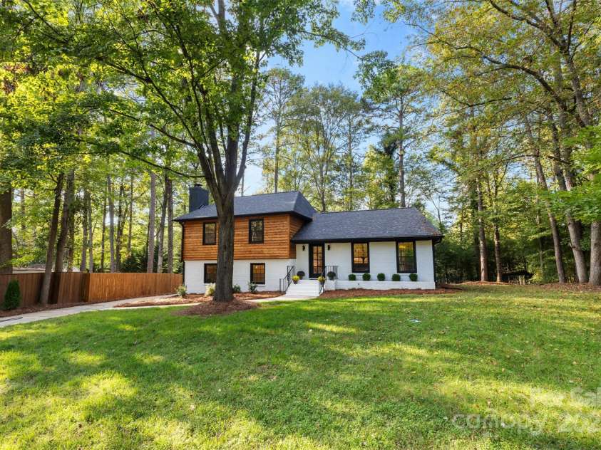 509 Selkirk Place, Charlotte, NC 28270.  MLS# CAR4307082, YatesRealty ID 13200. 