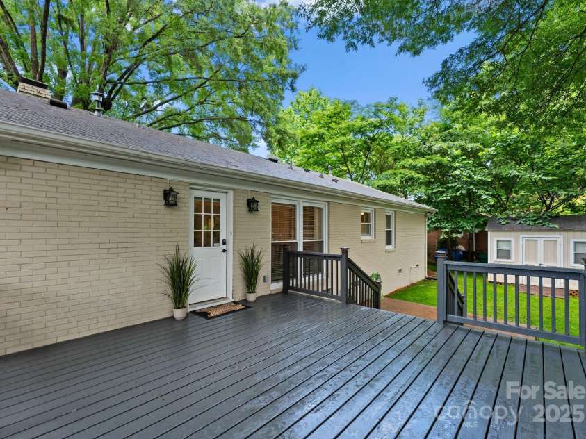 1700 Emerywood Drive, Charlotte, NC 28210.  MLS# CAR4257039, YatesRealty ID 13201. 