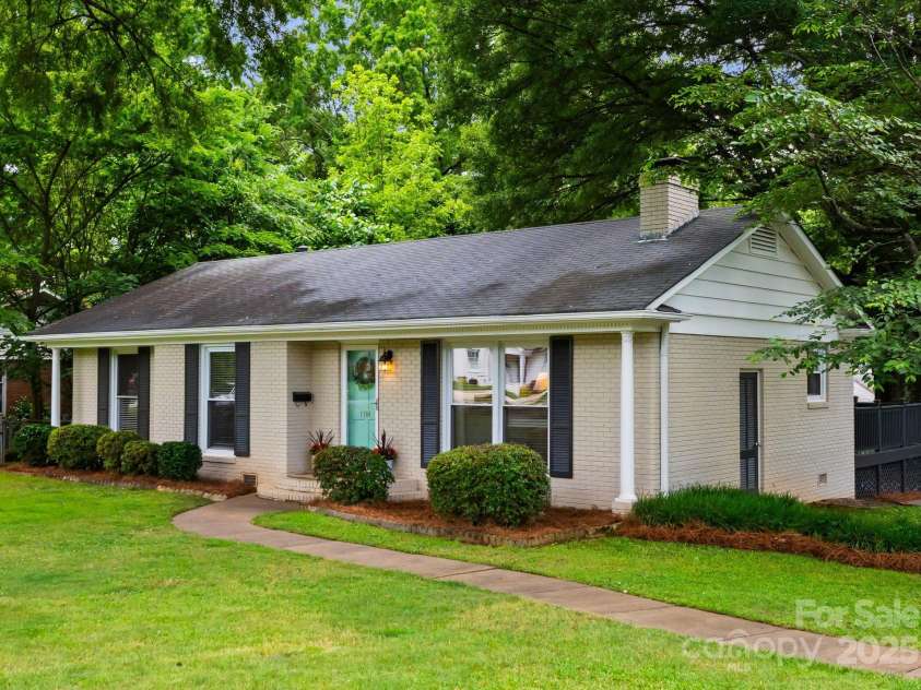 1700 Emerywood Drive, Charlotte, NC 28210.  MLS# CAR4257039, YatesRealty ID 13201. 