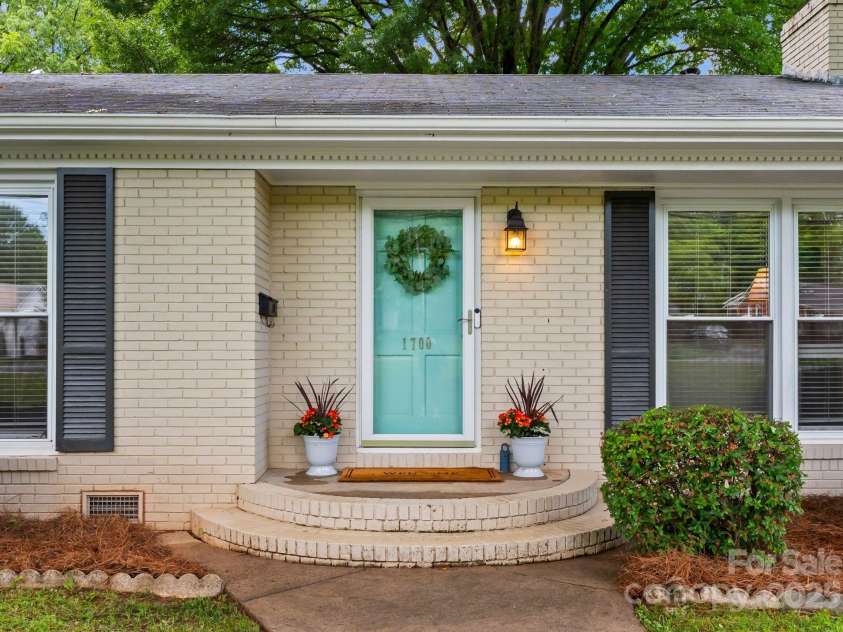 1700 Emerywood Drive, Charlotte, NC 28210.  MLS# CAR4257039, YatesRealty ID 13201. 