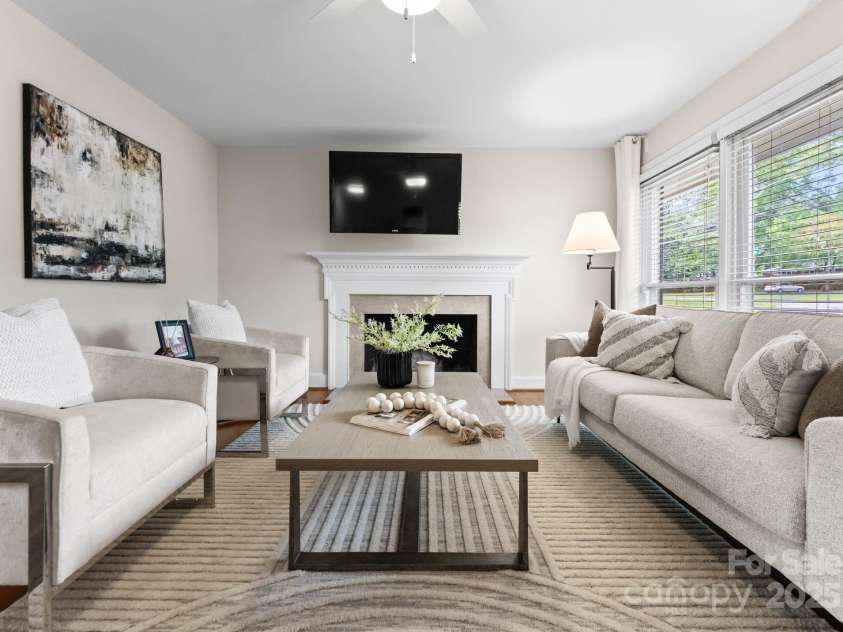 1700 Emerywood Drive, Charlotte, NC 28210.  MLS# CAR4257039, YatesRealty ID 13201. 