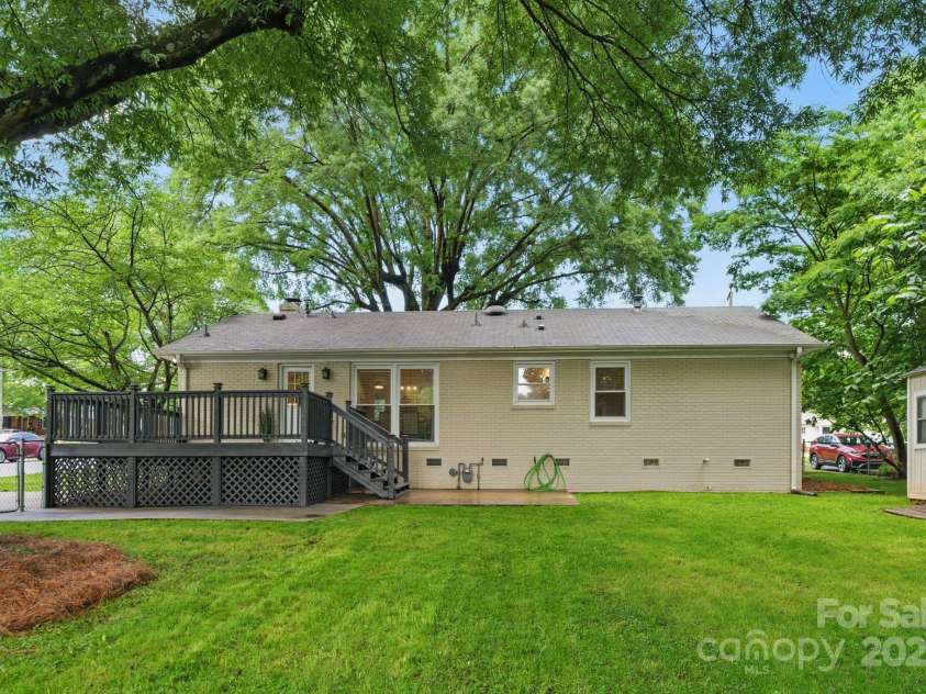 1700 Emerywood Drive, Charlotte, NC 28210.  MLS# CAR4257039, YatesRealty ID 13201. Enjoy a refinished deck, fenced backyard, RV pad, detached shed, and fig and chestnut trees.