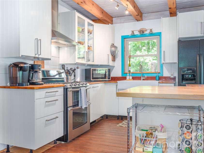 40 Shook Cove Road, Leicester, NC 28748.  MLS# CAR4339815, YatesRealty ID 13201. 