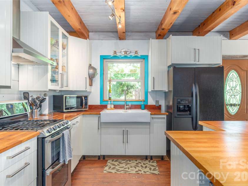 40 Shook Cove Road, Leicester, NC 28748.  MLS# CAR4339815, YatesRealty ID 13201. 